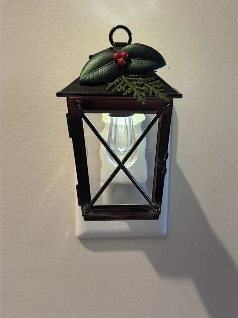Bath & Body Works Black Lantern Wall Plug-In Nightlight with Green Holly